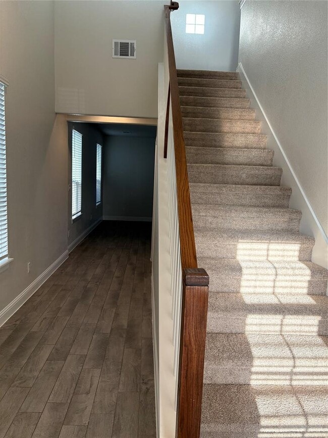 Building Photo - 105 Stone Cyn Dr