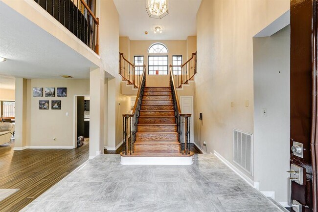 Building Photo - 2150 Paso Rello Dr