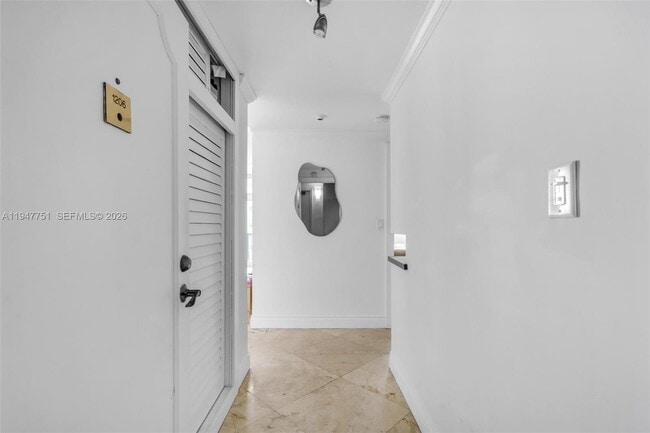 Building Photo - 1408 Brickell Bay Dr