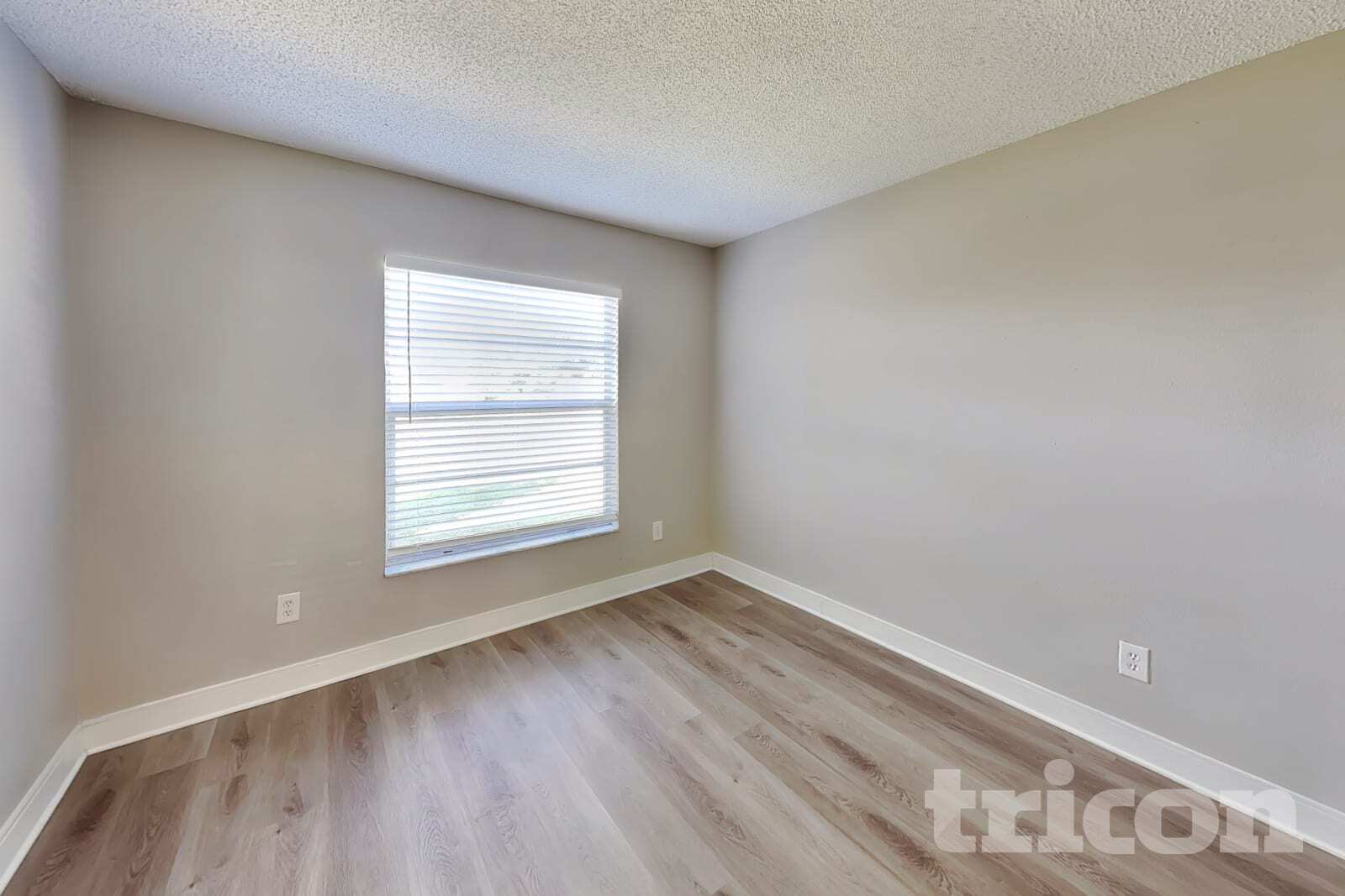 Building Photo - 1020 Red Oak Cir