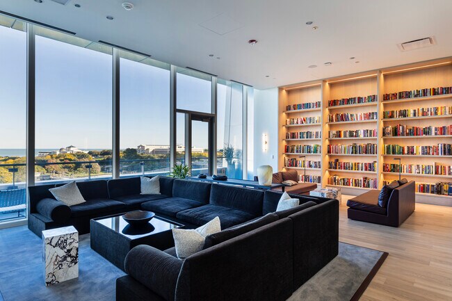 Building Photo - 1000 S Michigan Ave