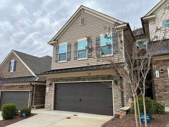 Building Photo - 3 Bed | 2.5 Bath Townhouse in Cary with Tw...