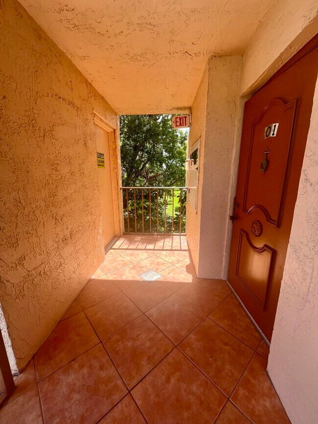 Building Photo - 14623 Bonaire Blvd