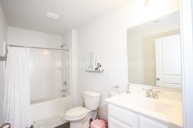 Building Photo - 142 Presley Ln