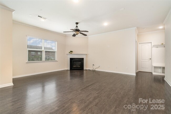 Building Photo - 493 Twelve Oaks Ln