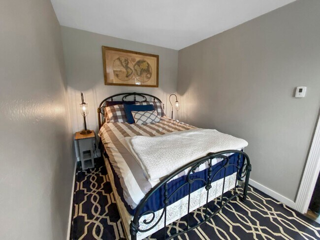 Building Photo - Portland Loft: Fully Furnished Loft Living with views of the golf course $300 Utility Fee