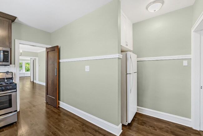 Building Photo - 5742 N Francisco Ave