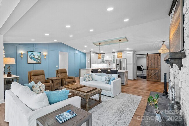 Building Photo - 18026 Whispering Oaks Dr