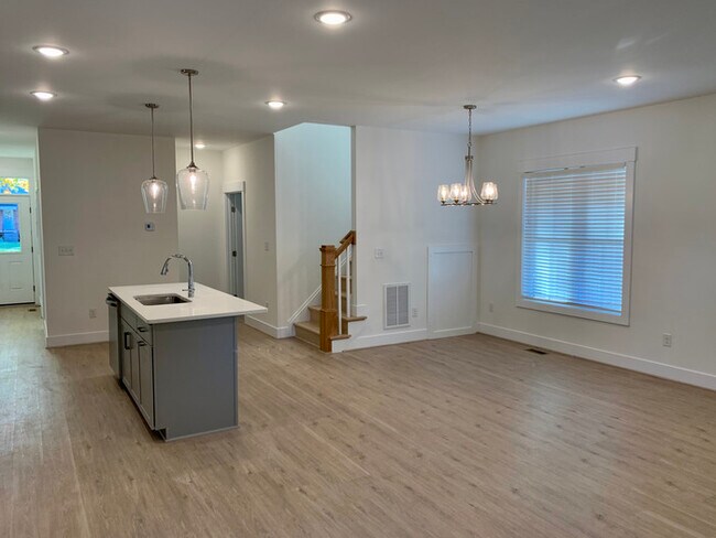 Building Photo - 5214 Campbell Ave