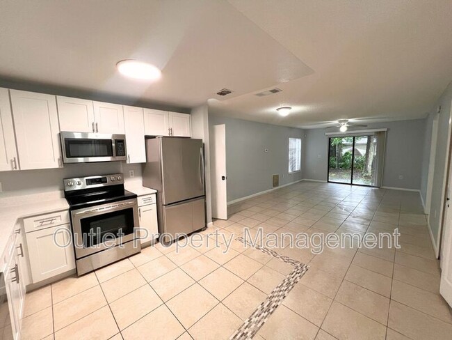 Building Photo - 411 Slumber Ln