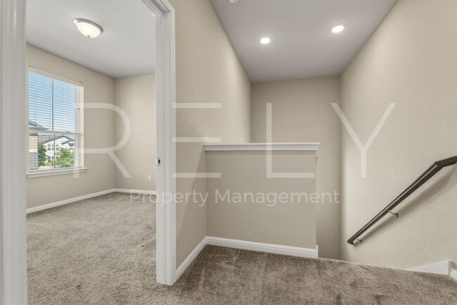 Building Photo - 1015 Vista View Dr