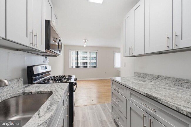 Building Photo - 1200 S Arlington Ridge Rd