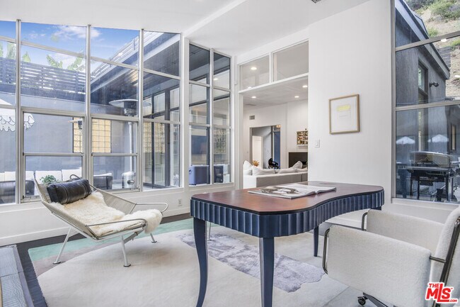 Building Photo - 1833 Franklin Canyon Dr