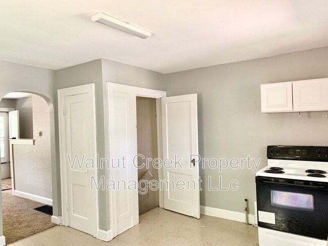 Building Photo - 1911 E 34th St