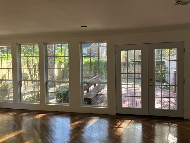 Building Photo - 3210 Oakdale St