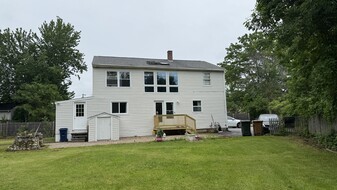 Building Photo - 2 Wood Ave