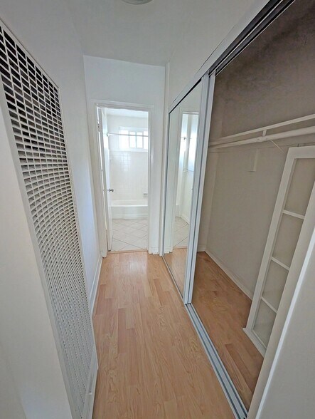 Building Photo - 4215 McLaughlin Ave