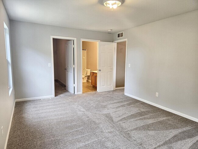 Building Photo - 5358 Woodrush Ave