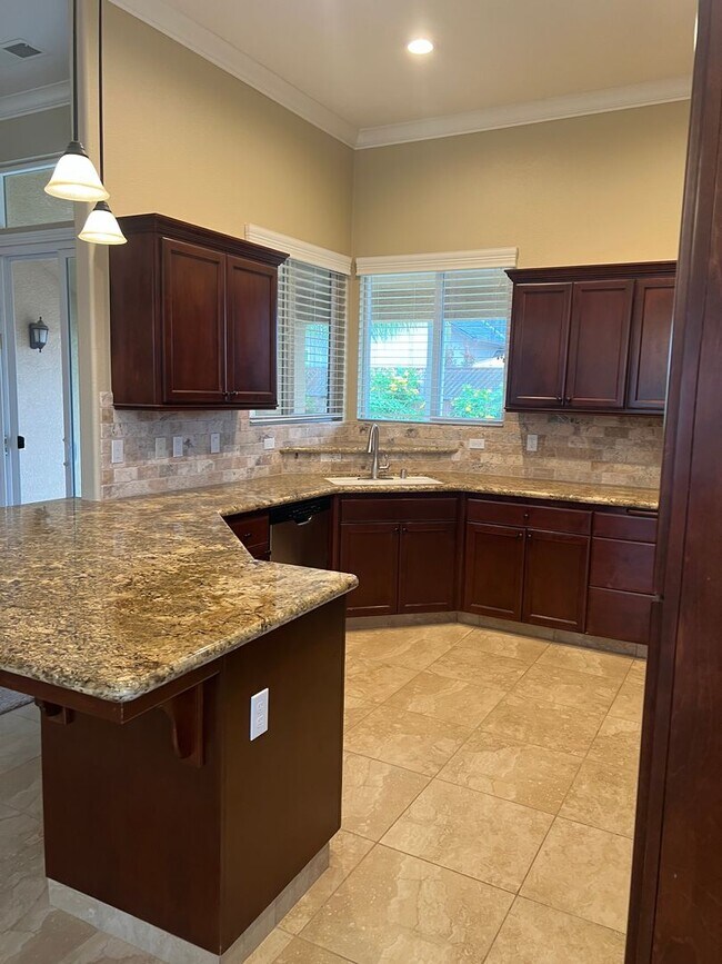 Building Photo - Beautiful Family Home