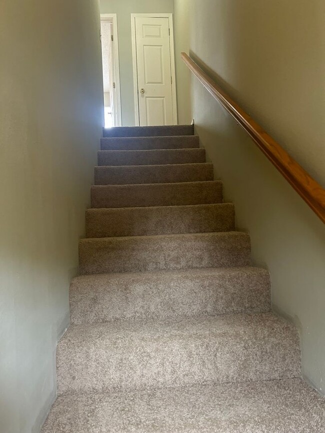 Building Photo - 1009 SE J St