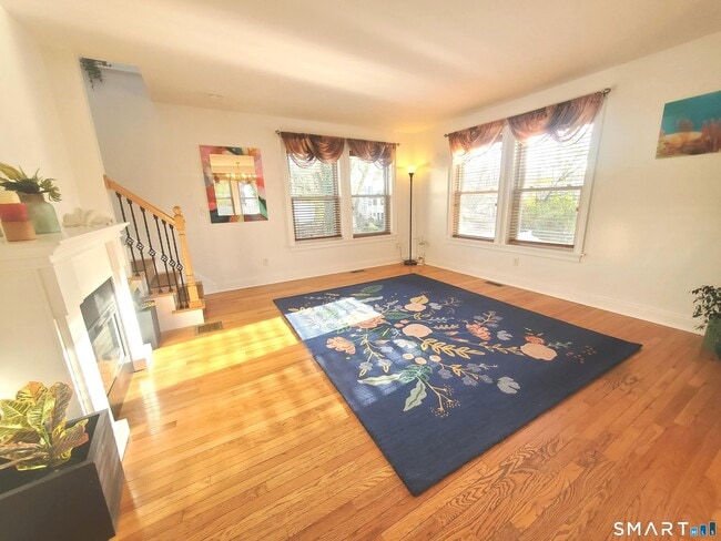 Building Photo - 1093 Shippan Ave