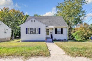 Building Photo - 611 Frost Rd