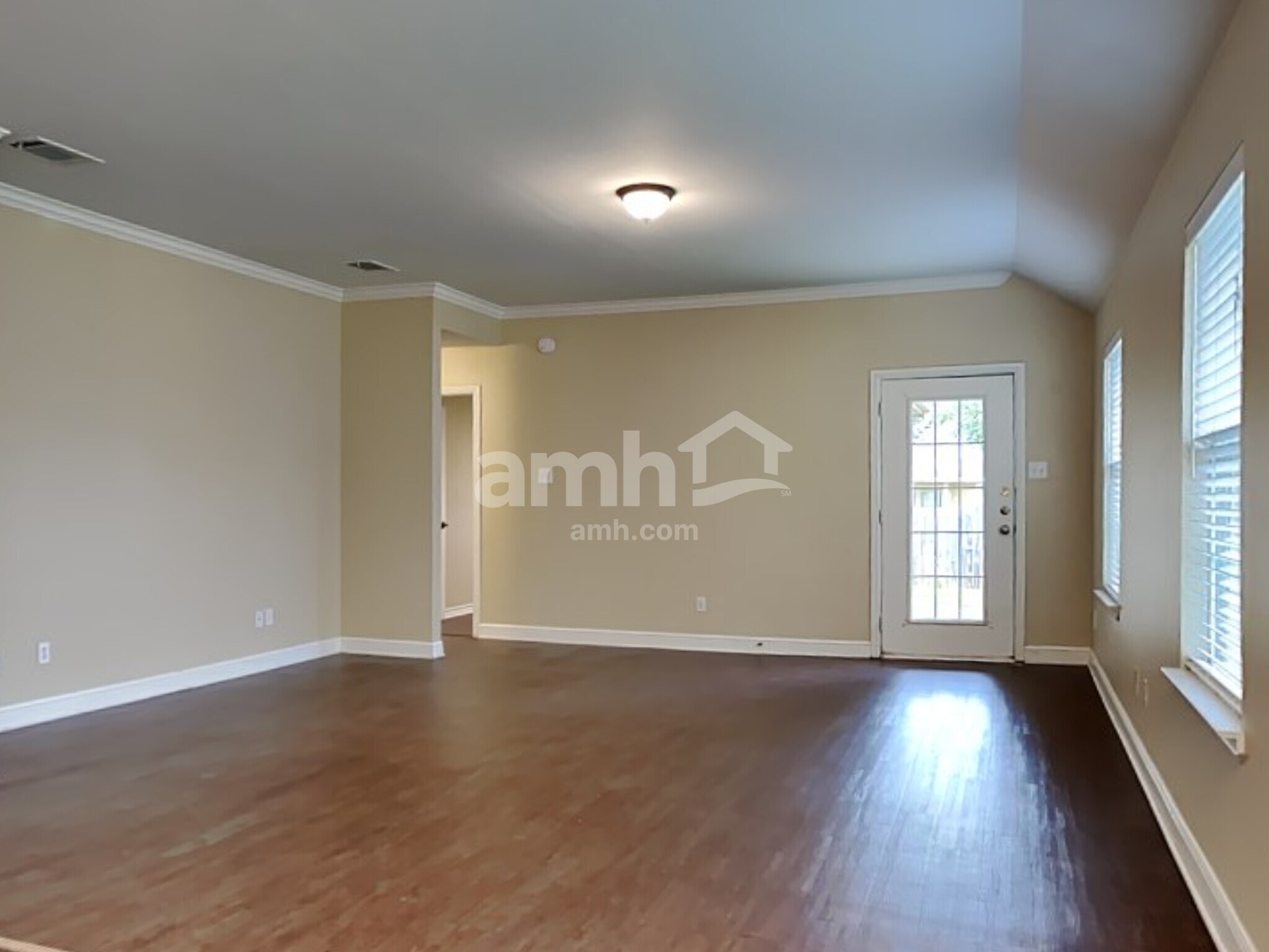 Building Photo - 2301 Arrowhead Dr