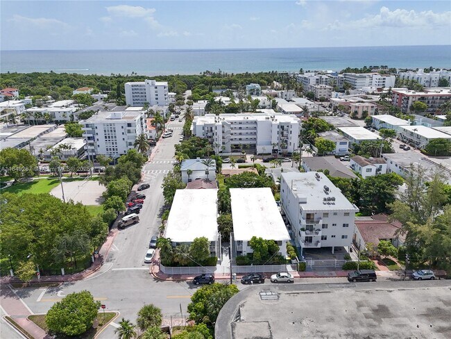 Building Photo - 7945 Carlyle Ave