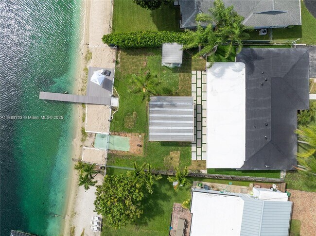 Building Photo - 5020 SW 92nd Ave