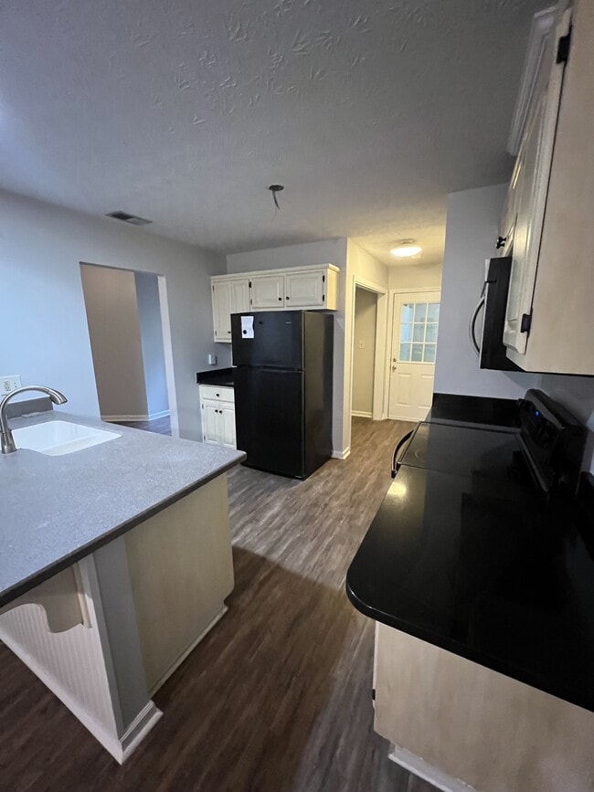 Building Photo - 1080 Sharon Pl