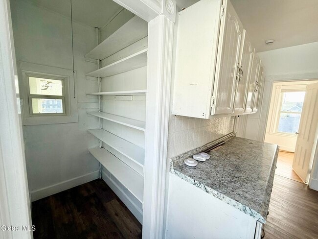 Building Photo - 1017 Hegeman St