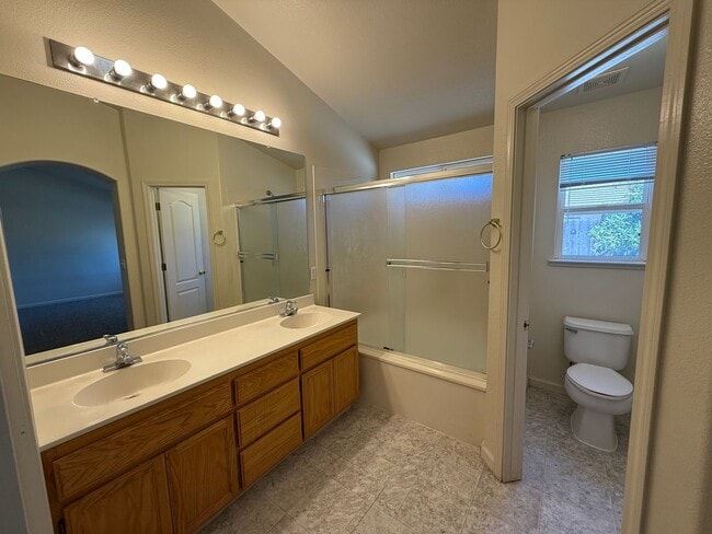 Building Photo - Single Story home in Sylvan School District!