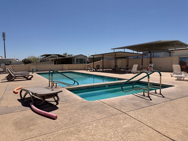 Building Photo - Charming 55+ Park Model in Caliente Casa De Sol