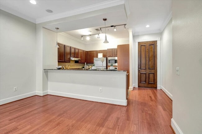 Building Photo - 7134 Mapleridge St