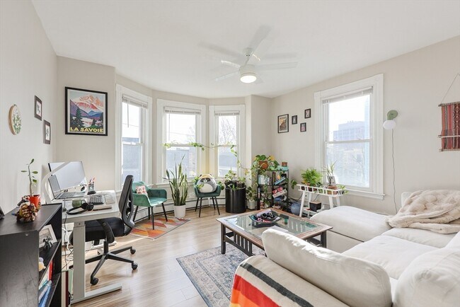 Building Photo - 19 Linden St