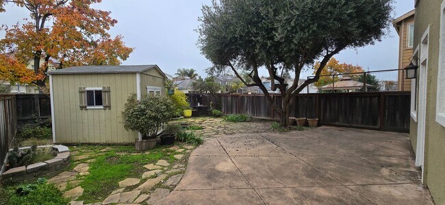 Building Photo - EPIC REA: 3 Bed/2.5 Bath Modern Comfort in a Prime Fairfield Location!