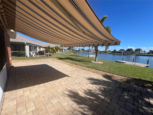 Building Photo - 12660 SW Lakeside Dr