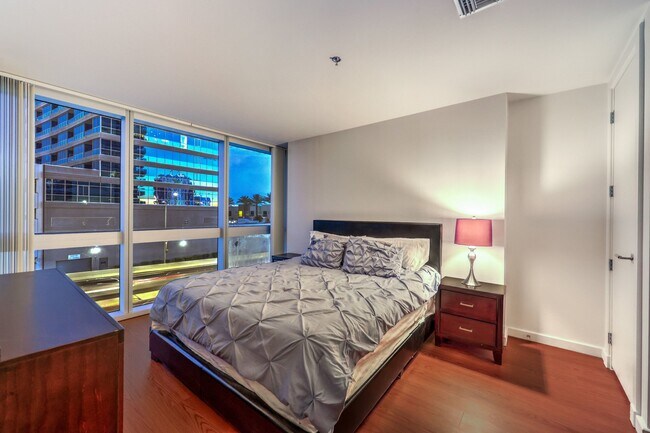 Building Photo - 4471 Dean Martin Dr