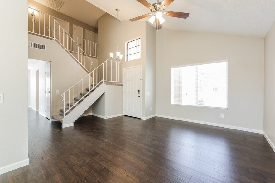 Building Photo - 2811 W Calle Del Tigre