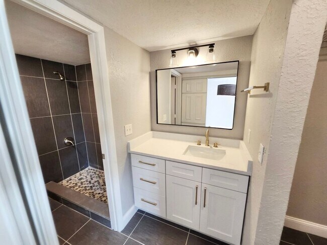 Building Photo - 4815 Walden Cir