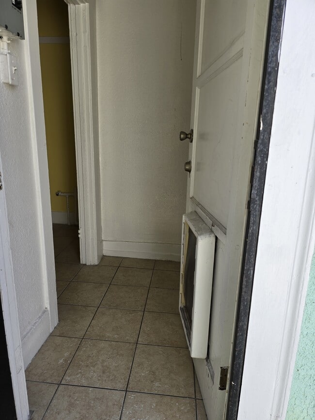 Building Photo - 1273 N Berendo St