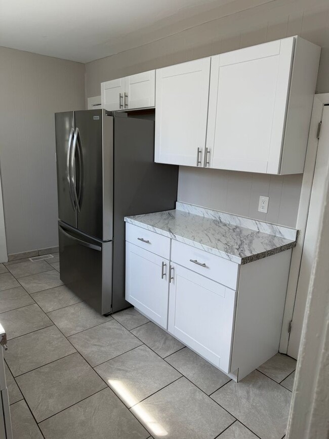 Building Photo - Newly Renovated 3 Bedroom, 2 Bath! Ready for Move-In!!!!