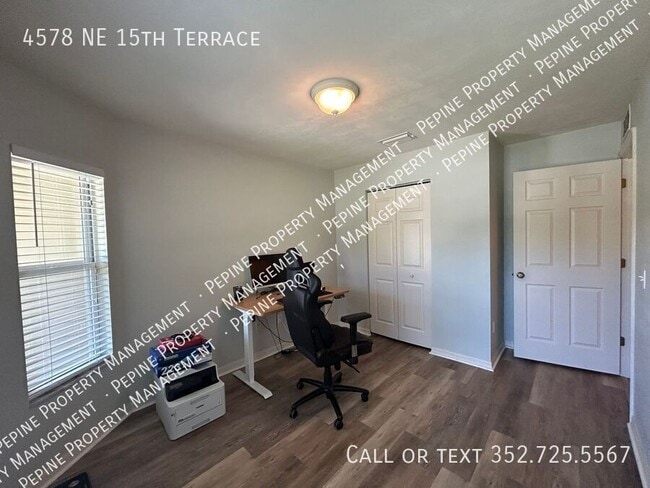 Building Photo - 4578 NE 15th Ter