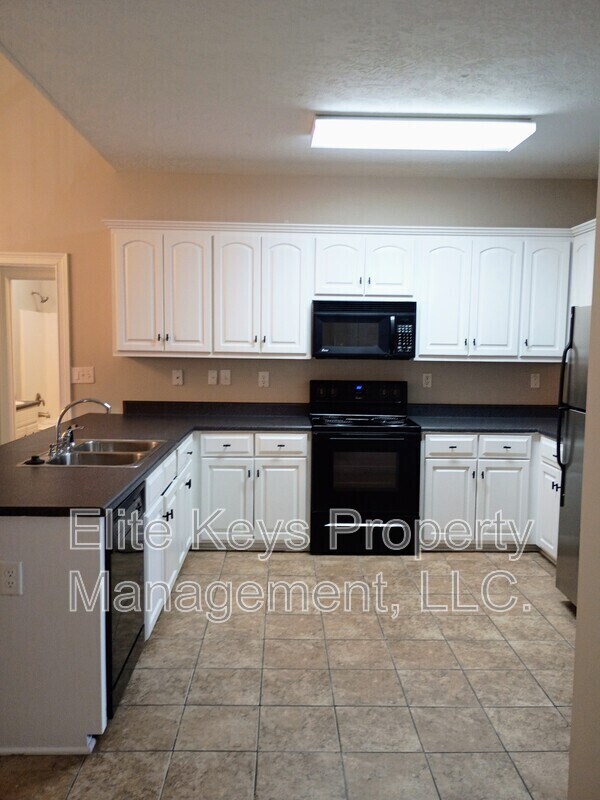 Building Photo - 814 11th St