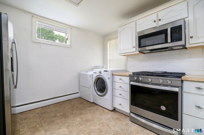 Building Photo - 18 Elm Tree Pl