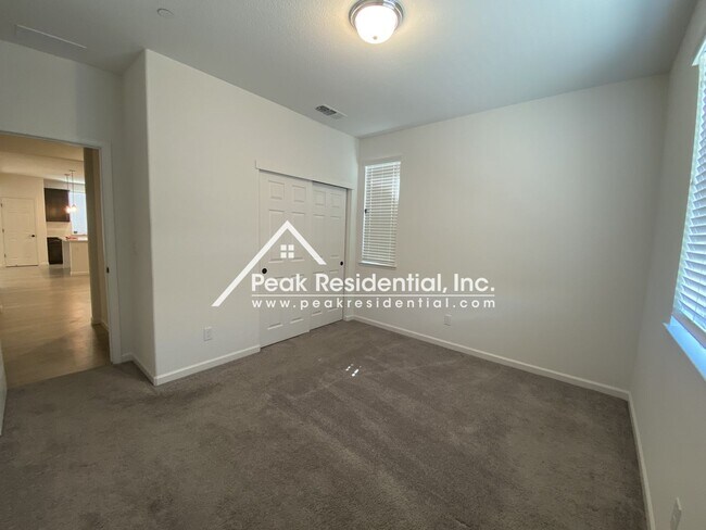Building Photo - Updated 4bd/3ba Folsom Home with 2 Car Garage