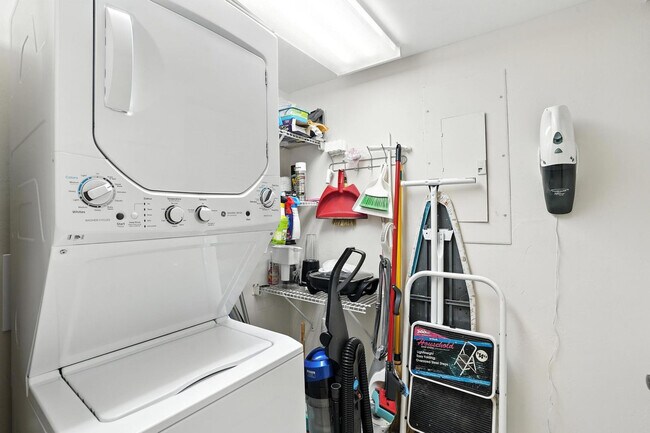 Building Photo - 25 Bluebill Ave