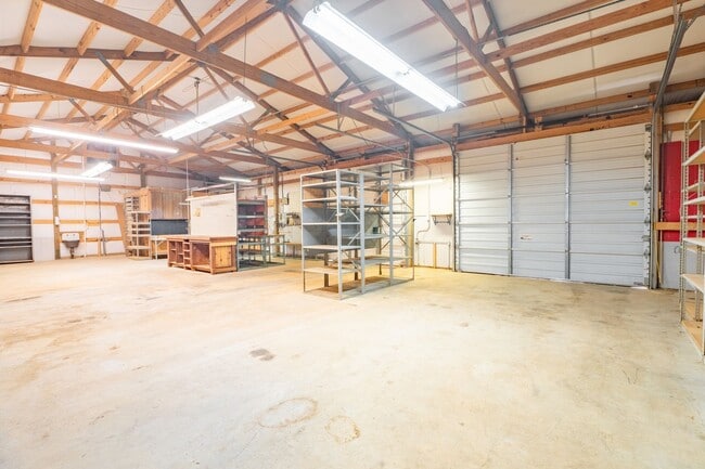Building Photo - 785 Glenwood Dr