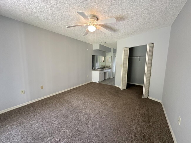 Building Photo - "Charming 2-Bed, 2-Bath Retreat on Apple O...