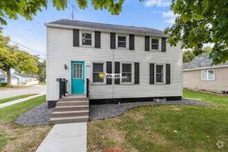 Building Photo - 4 bedroom home with 3 single car garges